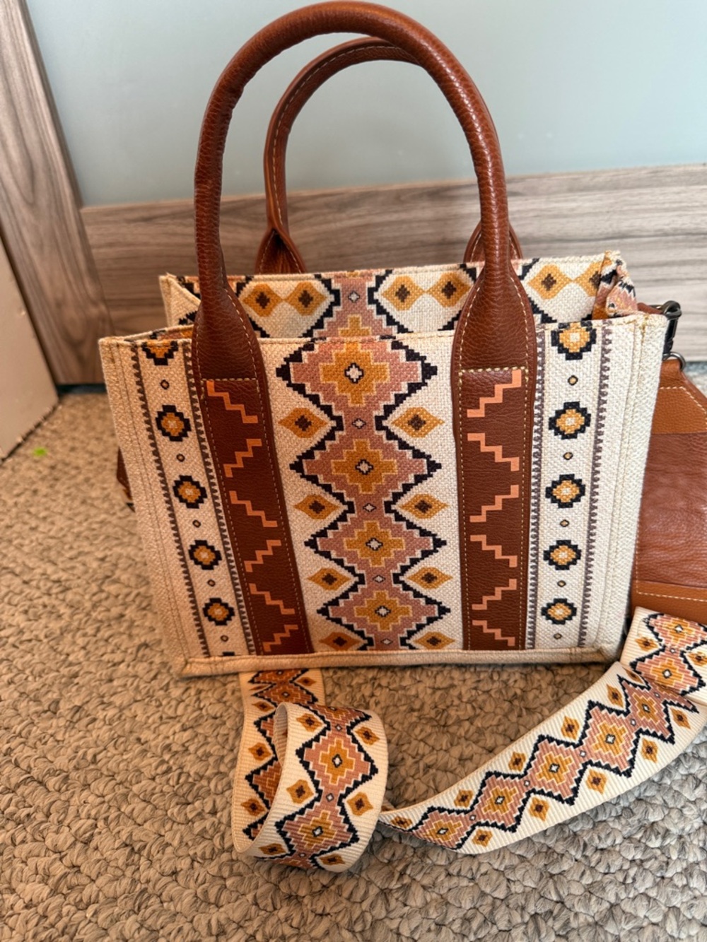 Wrangler Cream & Tan Embroidered Crossbody Tote with Patterned Strap - Picture 7 of 8